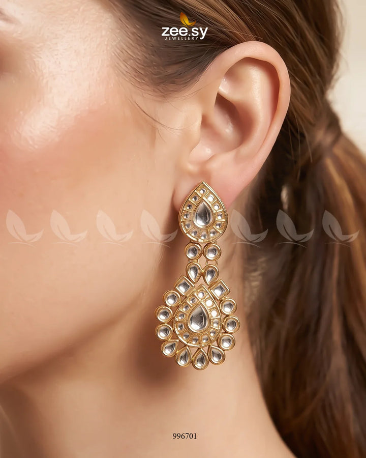 KW06 Azalea bridal set with matching engagement ring and wedding band in a close-up view