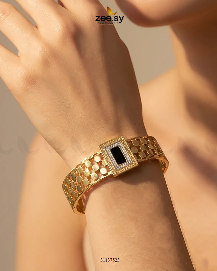 Black Gem Golden Cuff Bracelet Bracelet - Zeesy Jewellery Pakistan | Premium Artificial & Imitation Jewellery