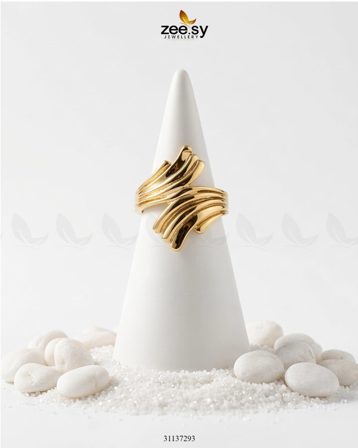 Botanical Fluid Gilded Statement Ring Finger Ring - Zeesy Jewellery Pakistan | Premium Artificial & Imitation Jewellery