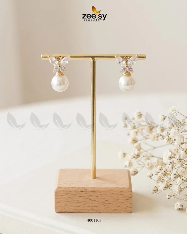 Elegant MH26 Classic Gilded Pearl Studs Earrings featuring lustrous pearls and gold-tone setting, suitable for everyday wear.