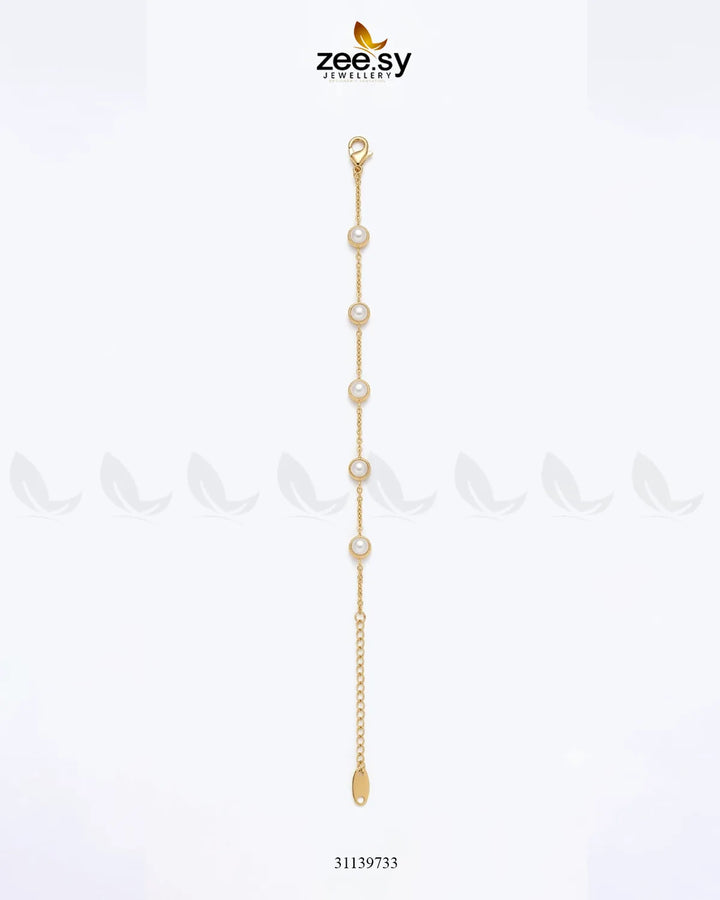 Daisy Minimalist Pearl Bracelet