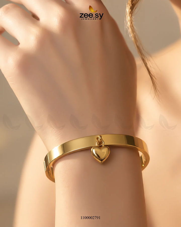 Dangling Heart Lock Motif Bracelet