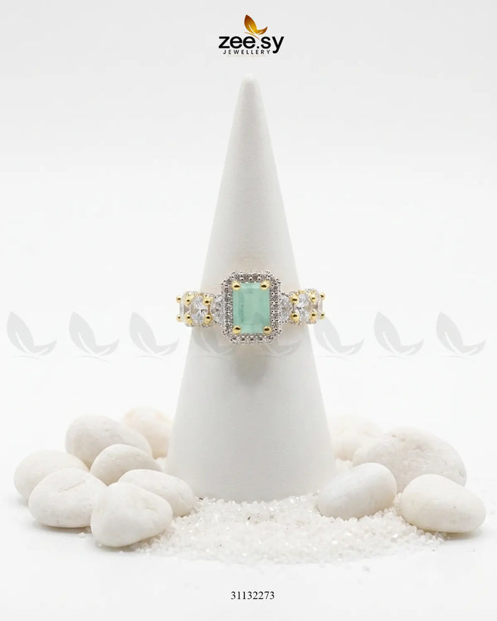 Golden Vintage Bold Stone Ring Finger Ring - Zeesy Jewellery Pakistan | Premium Artificial & Imitation Jewellery