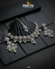 Magnolia Glimmer Necklace