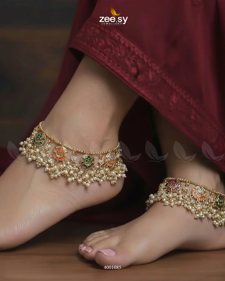 Vintage filigree pearl anklet set from SK01 featuring intricate silver designs and elegant pearl accents.