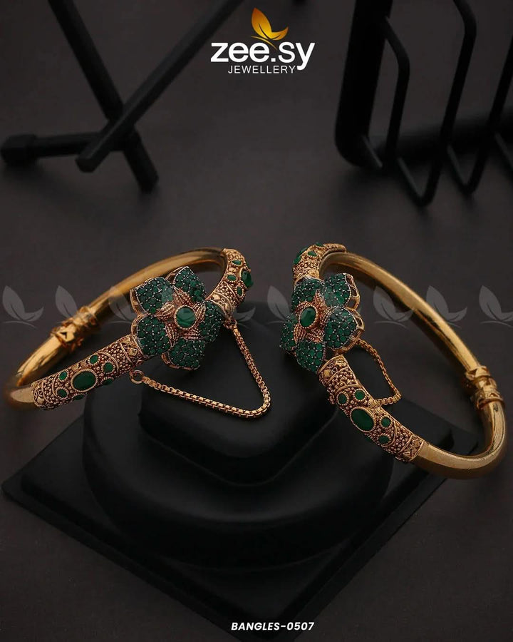 Floral Bold Gemstone Bangles Green Bangles - Zeesy Jewellery Pakistan | Premium Artificial & Imitation Jewellery