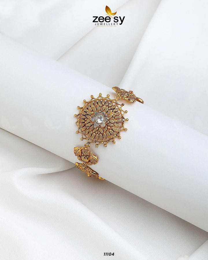 Grace Bracelet White Bracelet - Zeesy Jewellery Pakistan | Premium Artificial & Imitation Jewellery