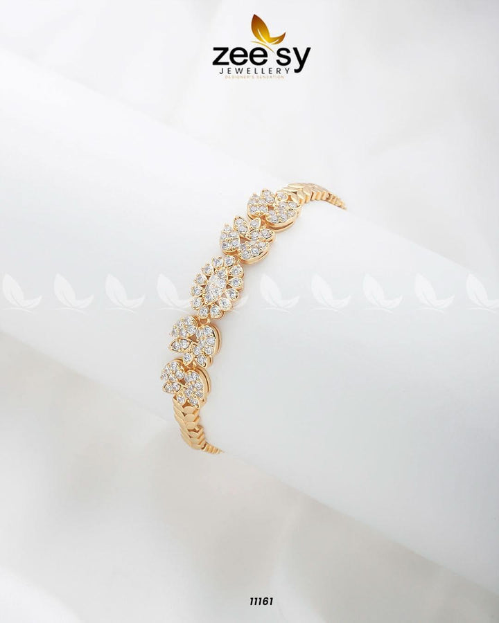 Dainty Blossom Bracelet Bracelet - Zeesy Jewellery Pakistan | Premium Artificial & Imitation Jewellery