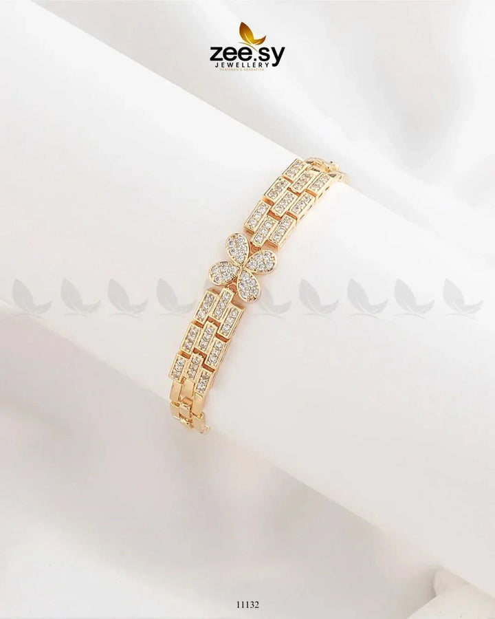 Enchanted link Bracelet Golden Bracelet - Zeesy Jewellery Pakistan | Premium Artificial & Imitation Jewellery
