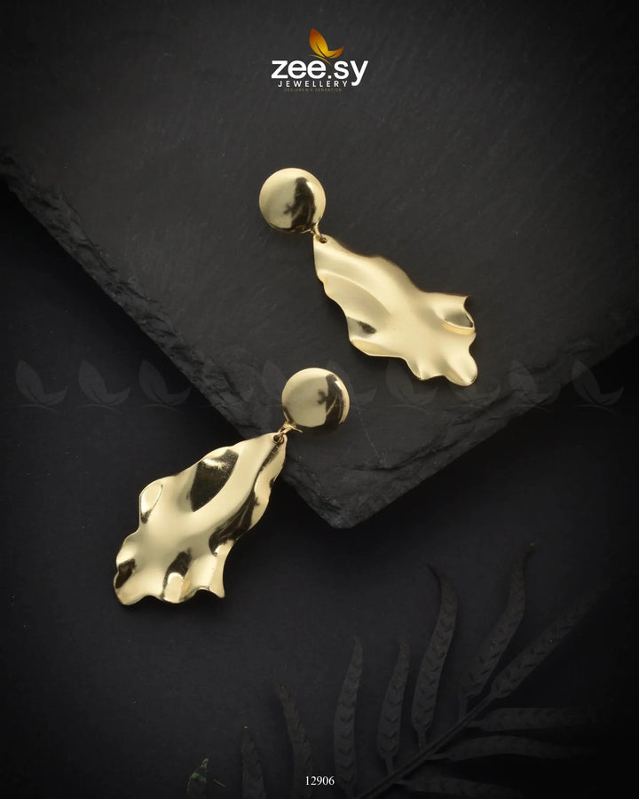 Clematis Earrings Golden Earrings - Zeesy Jewellery Pakistan | Premium Artificial & Imitation Jewellery