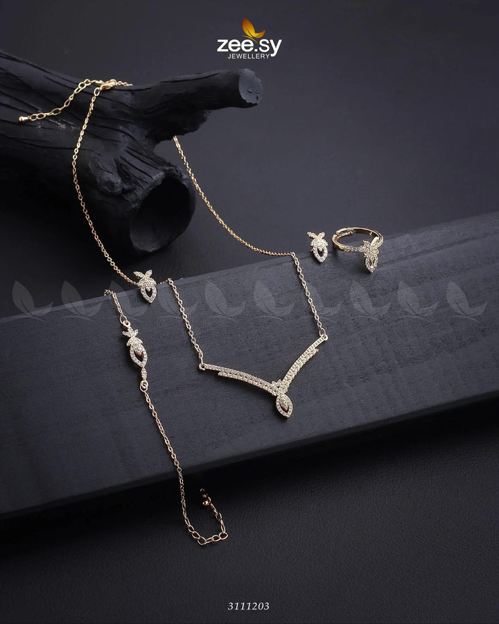 Siskin Pendant Gold Pendant - Zeesy Jewellery Pakistan | Premium Artificial & Imitation Jewellery