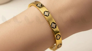 How to Style Pearl Bracelets for Weddings & Office Wear