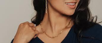 The Do’s and Don’ts of Wearing Jewellery in Water (2026)
