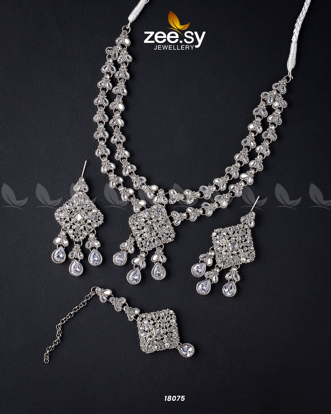 Juggan Necklace Set