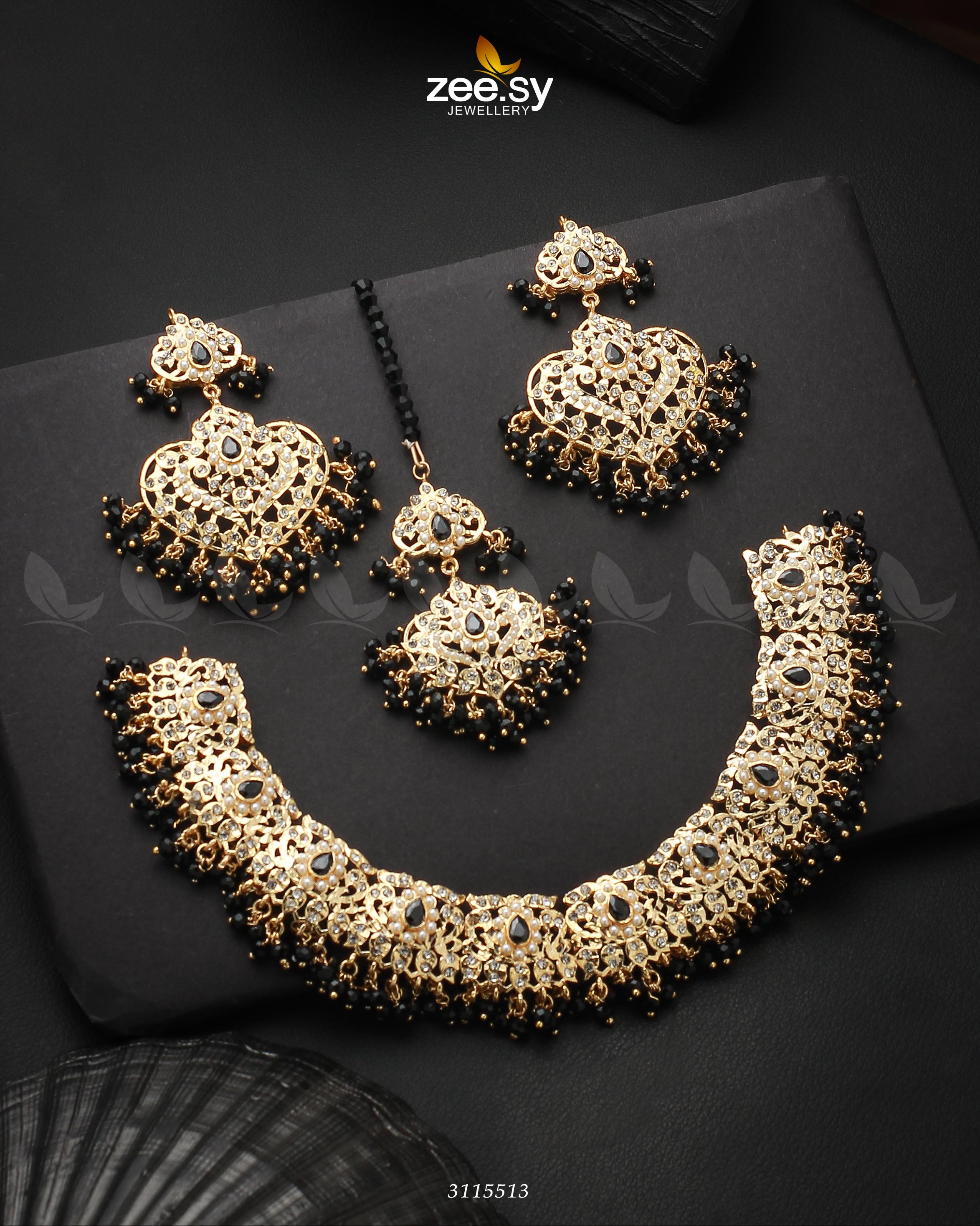 Maniha Necklace Set