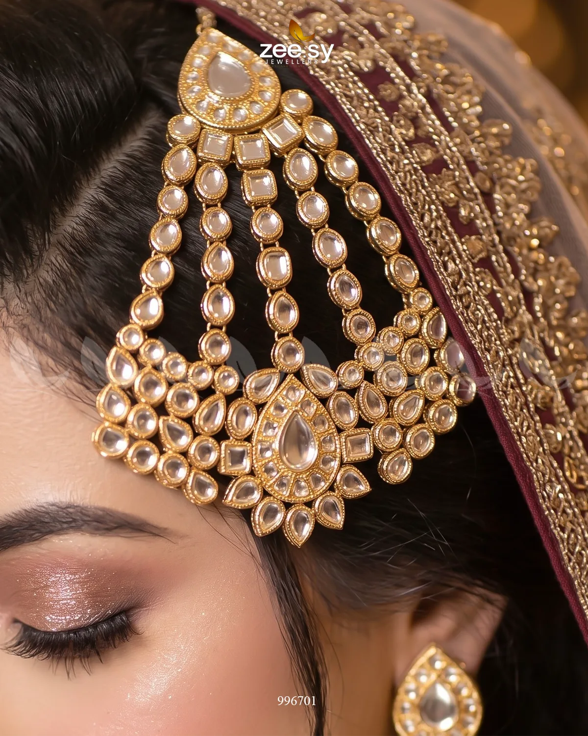 KW06 Azalea bridal set with coordinating engagement ring and wedding band in a classic design