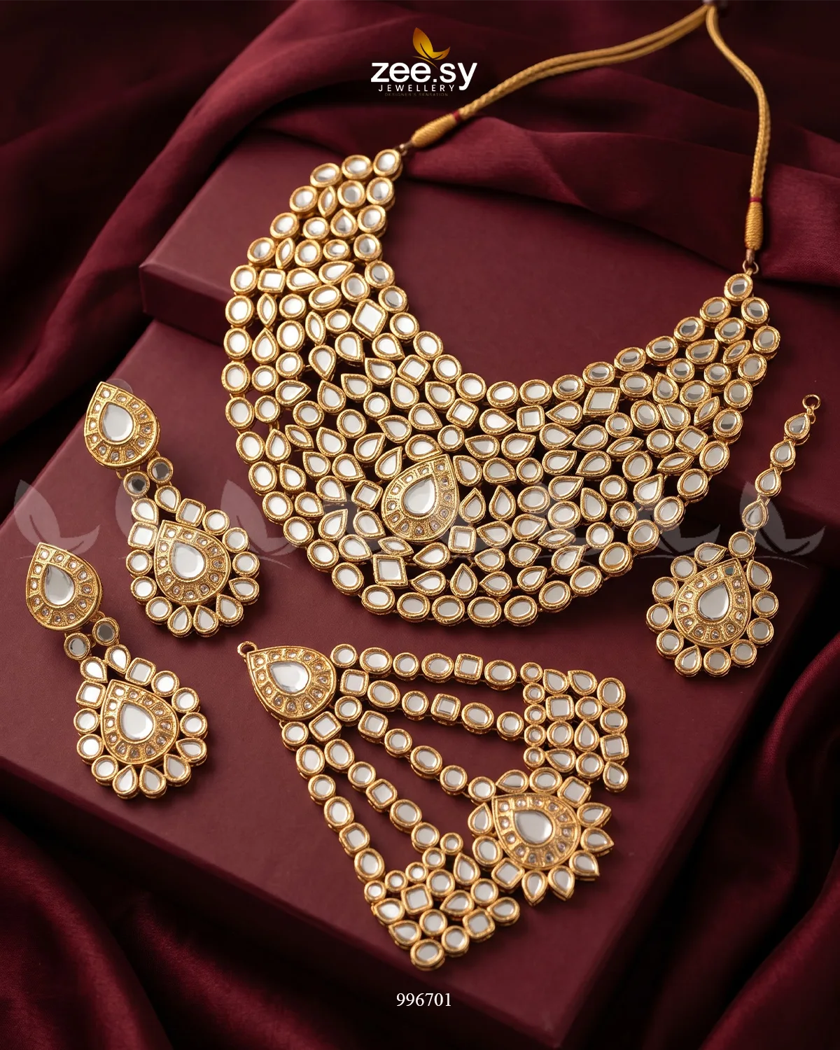 KW06 Azalea bridal set featuring a coordinated engagement ring and wedding band with sparkling stones