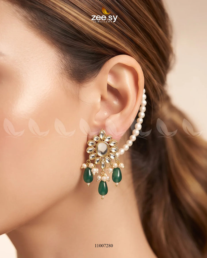 SK01 BRIDAL-0258 bridal set in green, featuring coordinated jewelry pieces on display