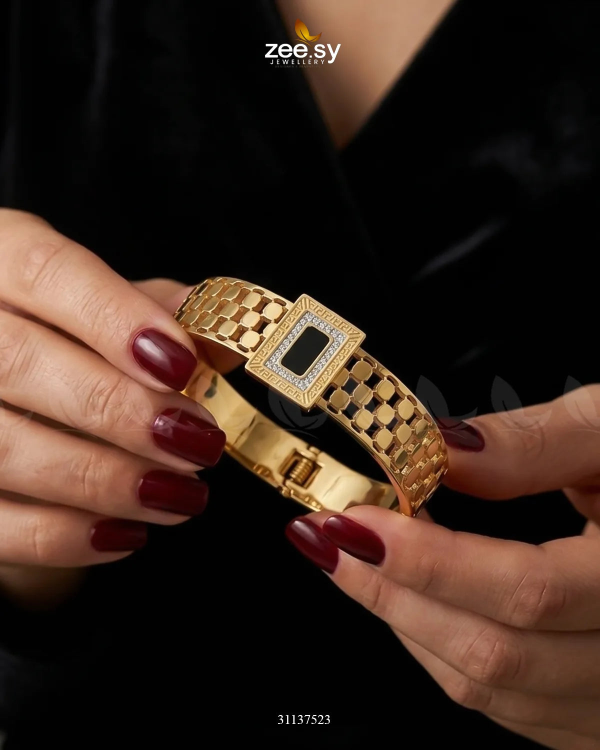 Black Gem Golden Cuff Bracelet Bracelet - Zeesy Jewellery Pakistan | Premium Artificial & Imitation Jewellery