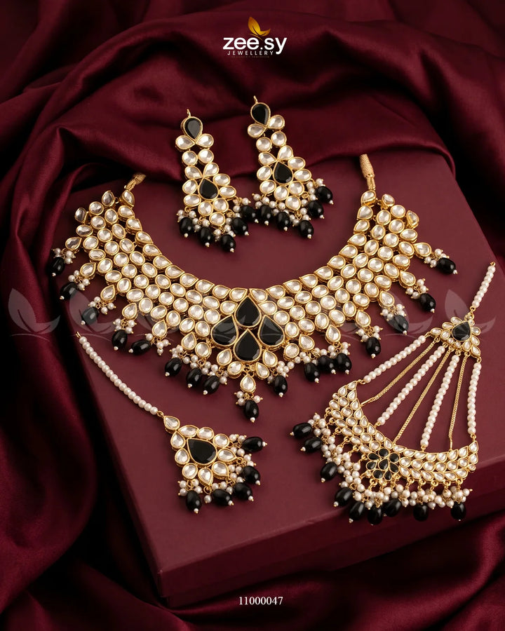 KFK11 Bridal-0153 bridal set in a detailed jewelry display view