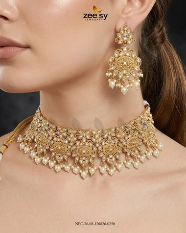 Chic Kundan Medallion Necklace Set