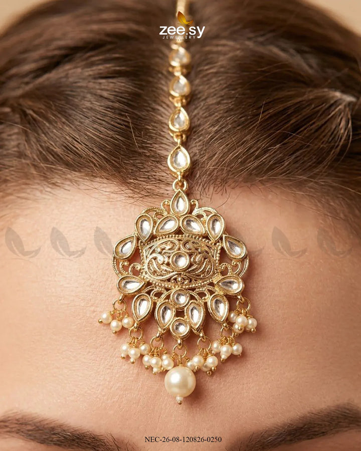 Chic Kundan Medallion Necklace Set