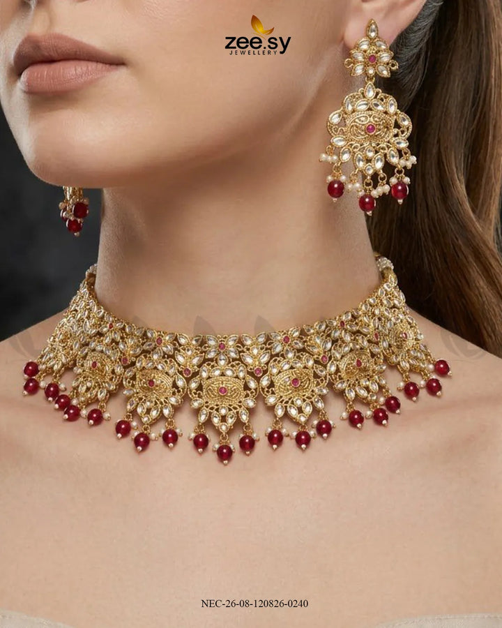 Chic Kundan Medallion Necklace Set