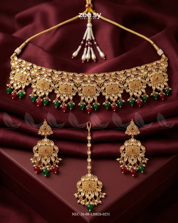 Chic Kundan Medallion Necklace Set
