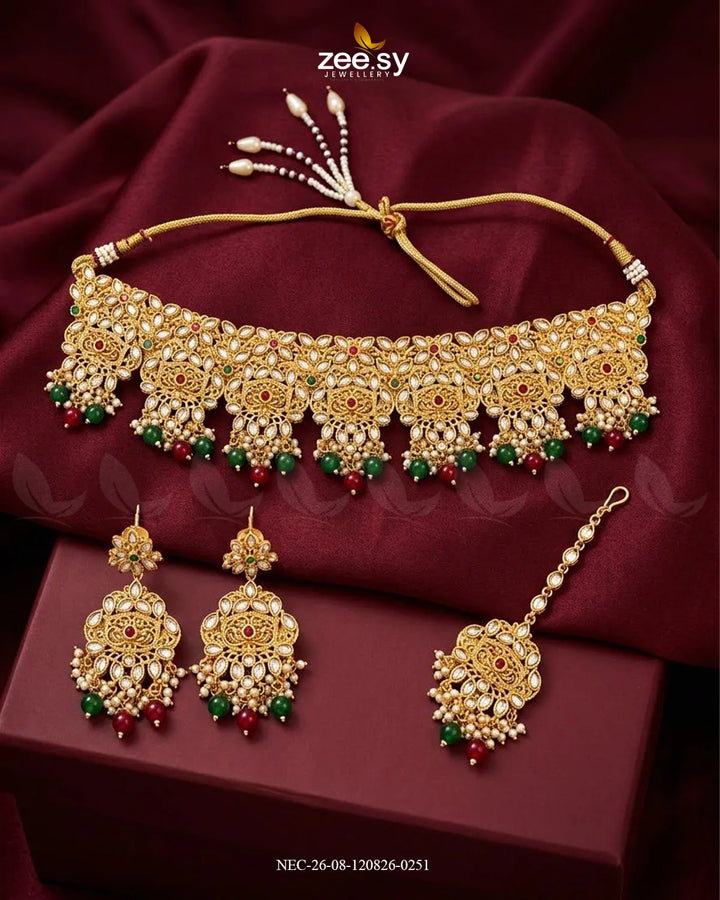 Chic Kundan Medallion Necklace Set