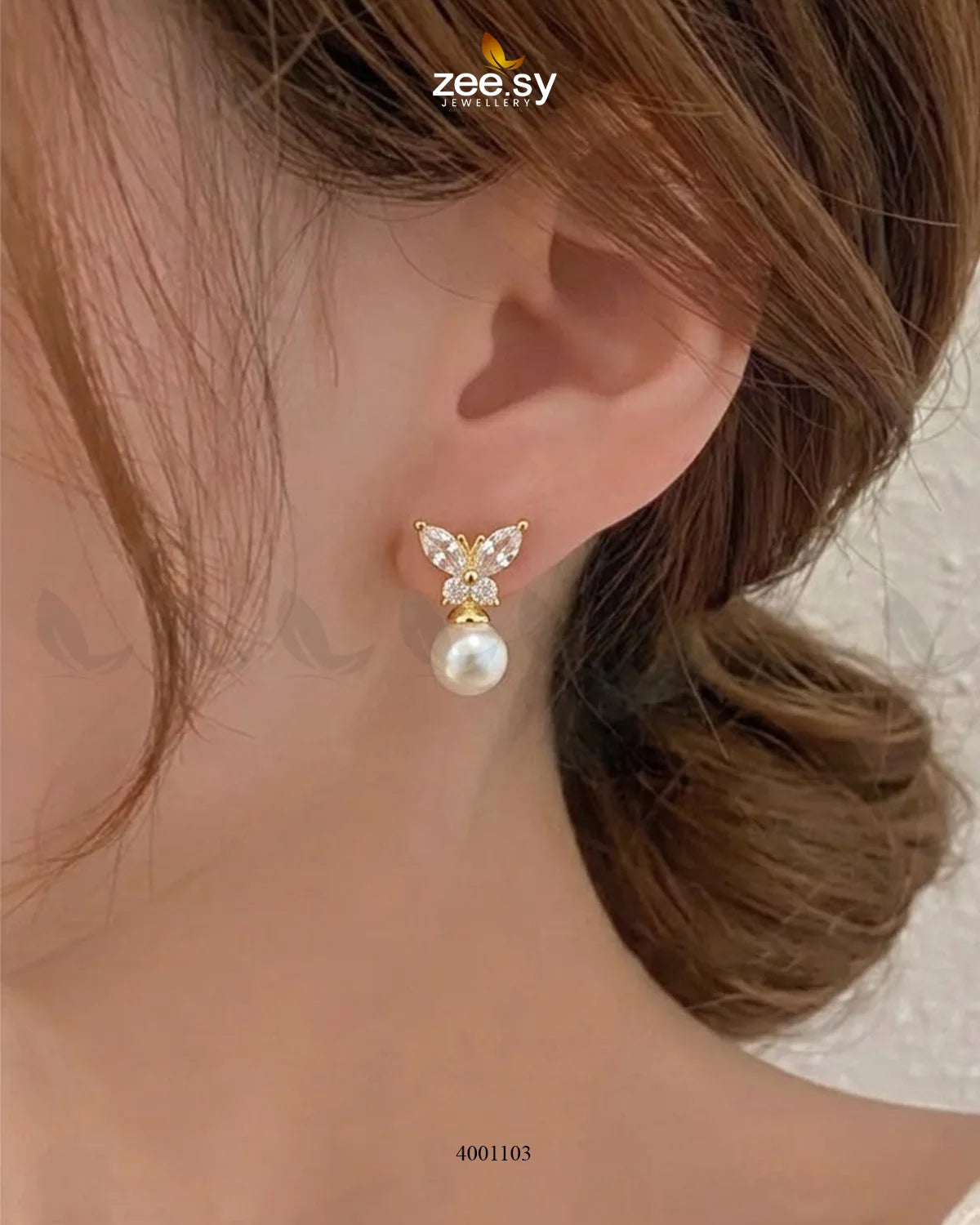 Elegant pair of MH26 Classic Gilded Pearl Stud Earrings featuring lustrous pearls and gold-toned settings.