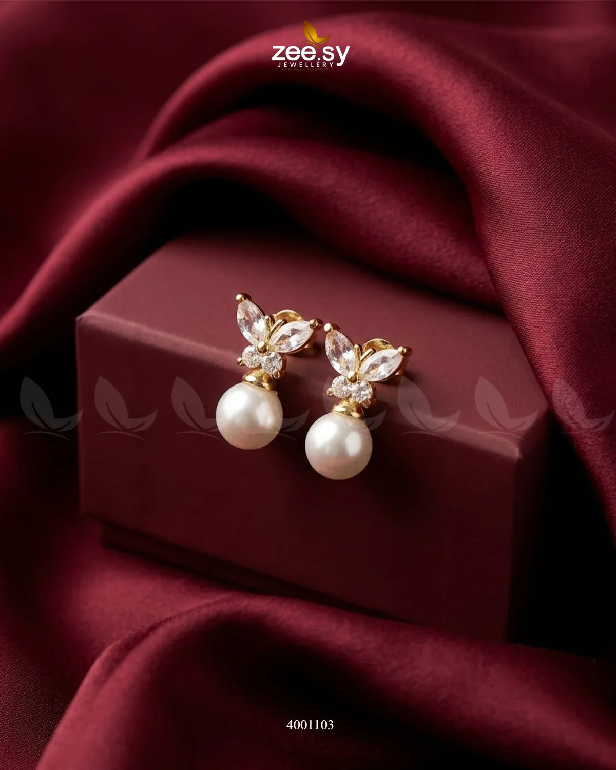 Elegant MH26 classic gilded pearl stud earrings, featuring lustrous pearls and gold-tone settings for a timeless look.