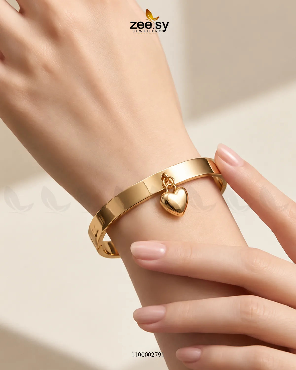 Dangling Heart Lock Motif Bracelet