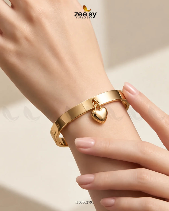 Dangling Heart Lock Motif Bracelet