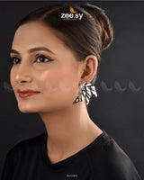 Elviora Earrings exude charm and elegance with their intricate detailing and graceful silhouette. Crafted from high-quality stainless steel, these Leaf Stud Earrings offer durability with a lustrous, tarnish-resistant finish. Designed as Ear Climbers, their sleek yet artistic structure blends modern sophistication with classic allure, making them perfect for both everyday wear and special occasions.