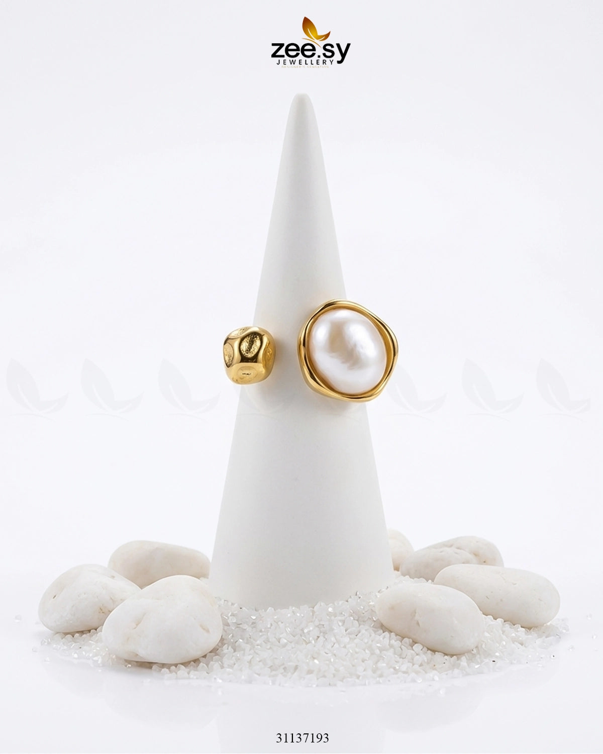 Essential Riviera Gilded Pearl Ring Finger Ring - Zeesy Jewellery Pakistan | Premium Artificial & Imitation Jewellery