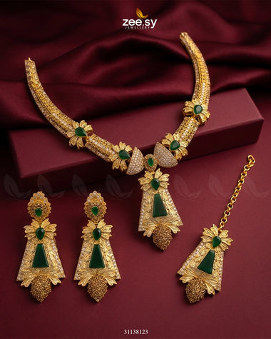 Gilded Gemstone Hasli Necklace Set Green Necklace Sets - Zeesy Jewellery Pakistan | Premium Artificial & Imitation Jewellery