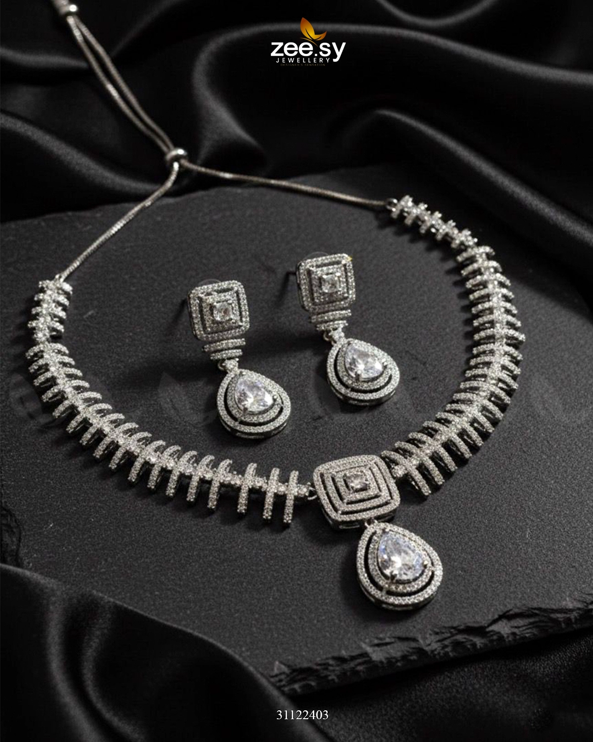 Kavita Art Oval Crystal Necklace Set - Zeesy Jewellery