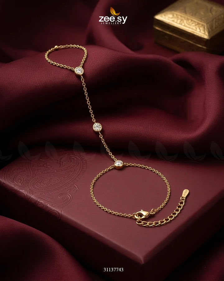 Luxe Bezel Finger Bracelet Bracelet - Zeesy Jewellery Pakistan | Premium Artificial & Imitation Jewellery