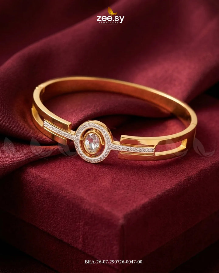 Luxe Oval Halo Crystal Bracelet Bracelet - Zeesy Jewellery Pakistan | Premium Artificial & Imitation Jewellery