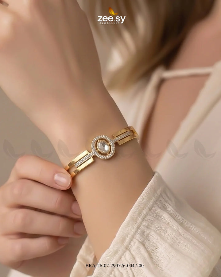 Luxe Oval Halo Crystal Bracelet Bracelet - Zeesy Jewellery Pakistan | Premium Artificial & Imitation Jewellery
