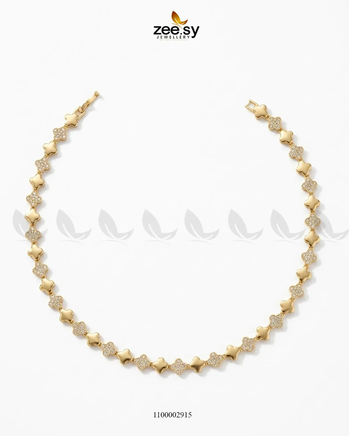 AJ03 Luxe paved clover link chain showcasing intricate paved details and a polished gold finish.