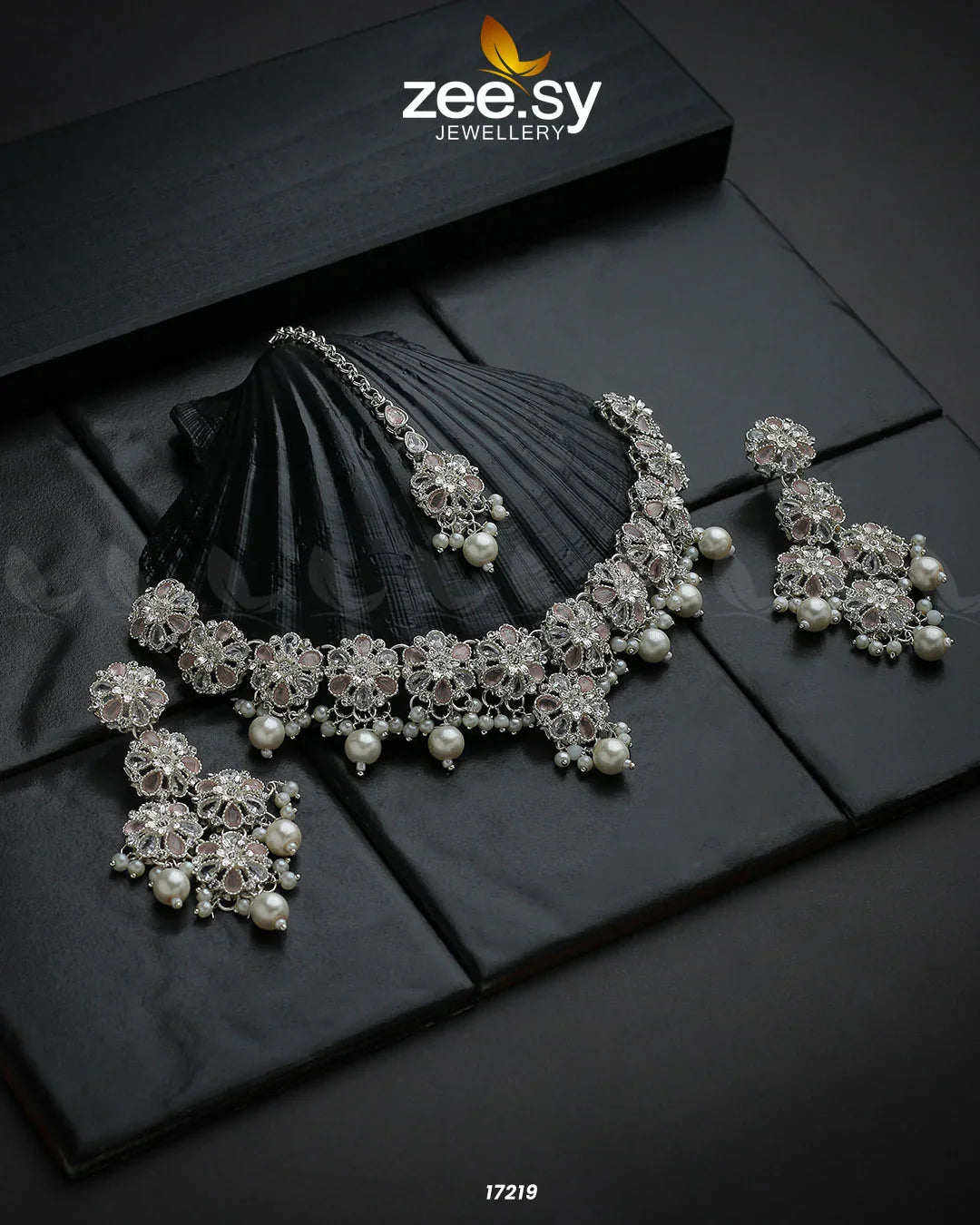 Magnolia Glimmer Necklace