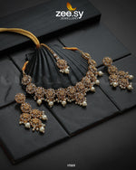 Load image into Gallery viewer, Magnolia Glimmer Necklace