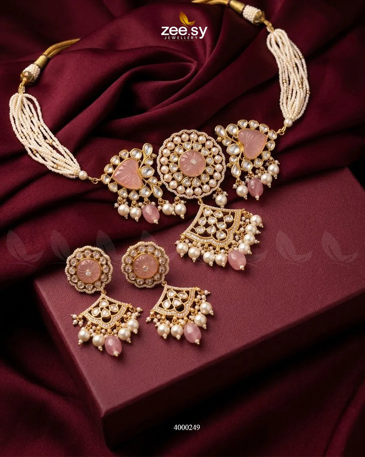 Noor Kundan Pearl Choker Set