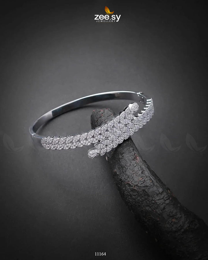 Ornate Bracelet Bracelet - Zeesy Jewellery Pakistan | Premium Artificial & Imitation Jewellery