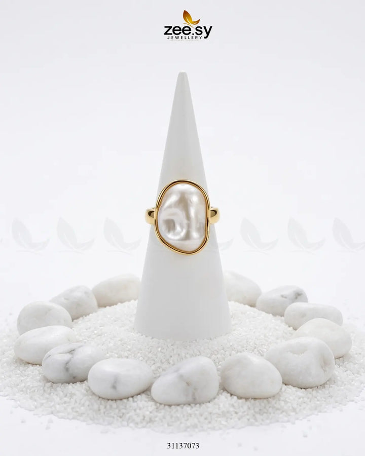 Parisian Iridescent Pearl Statement Ring Finger Ring - Zeesy Jewellery Pakistan | Premium Artificial & Imitation Jewellery