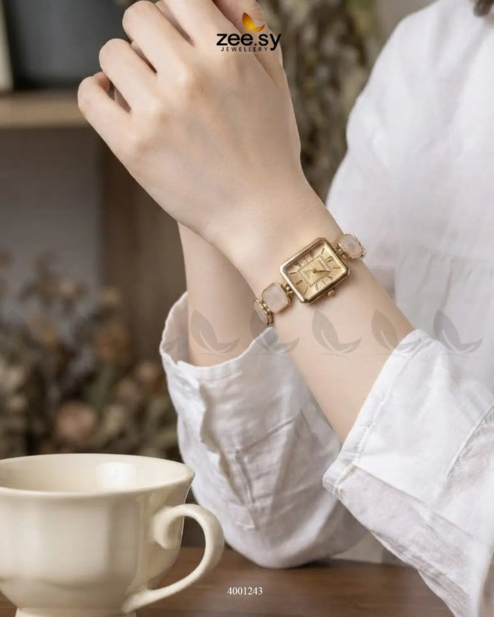 AJ03 retro square dial watch featuring a classic design, round watch face, and stylish strap on a white background.