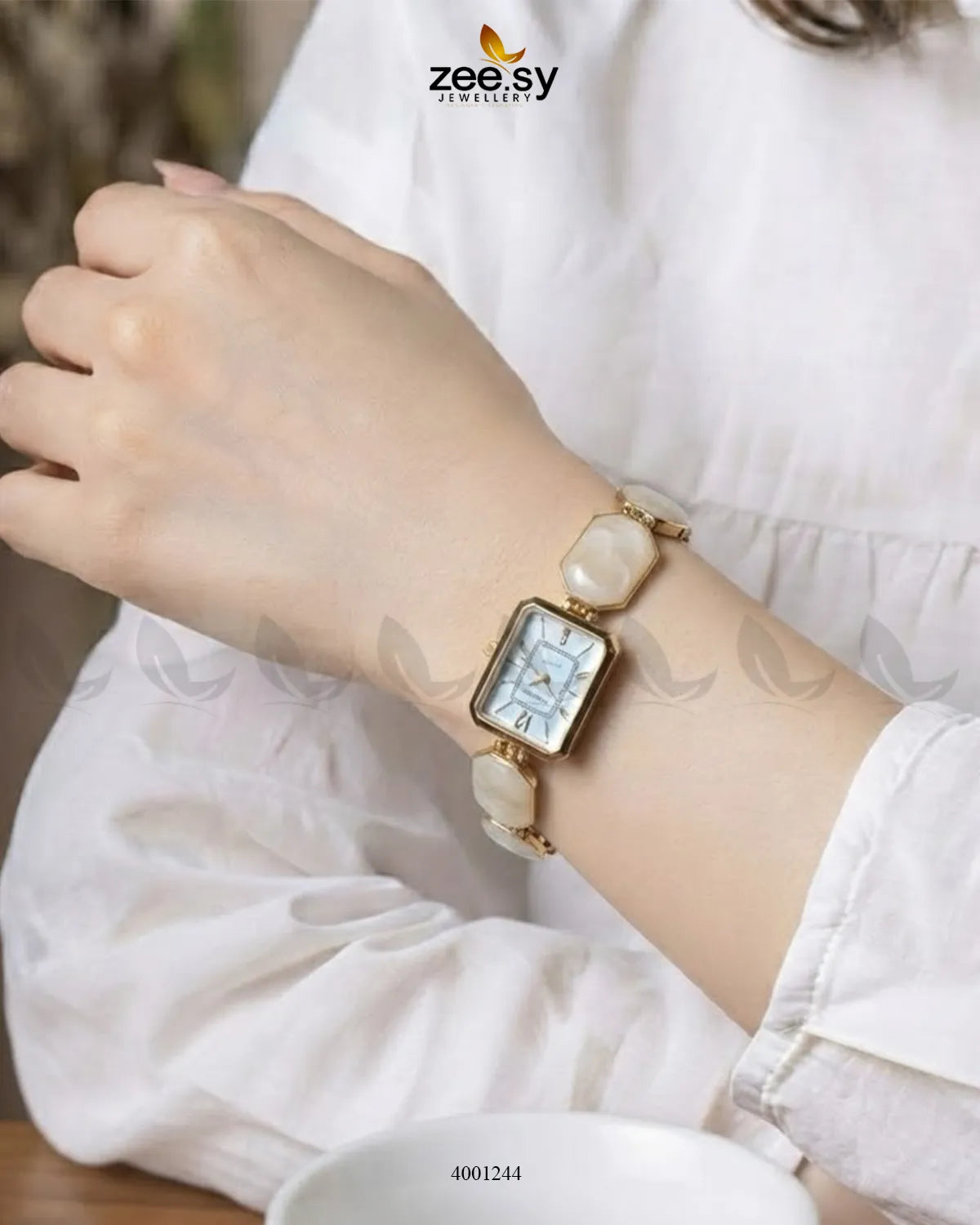 AJ03 Retro square dial watch with white face and black strap, showcasing vintage-inspired accessories for stylish timekeeping.