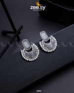 Load image into Gallery viewer, SILVER CLUSTER PEARL EARRING