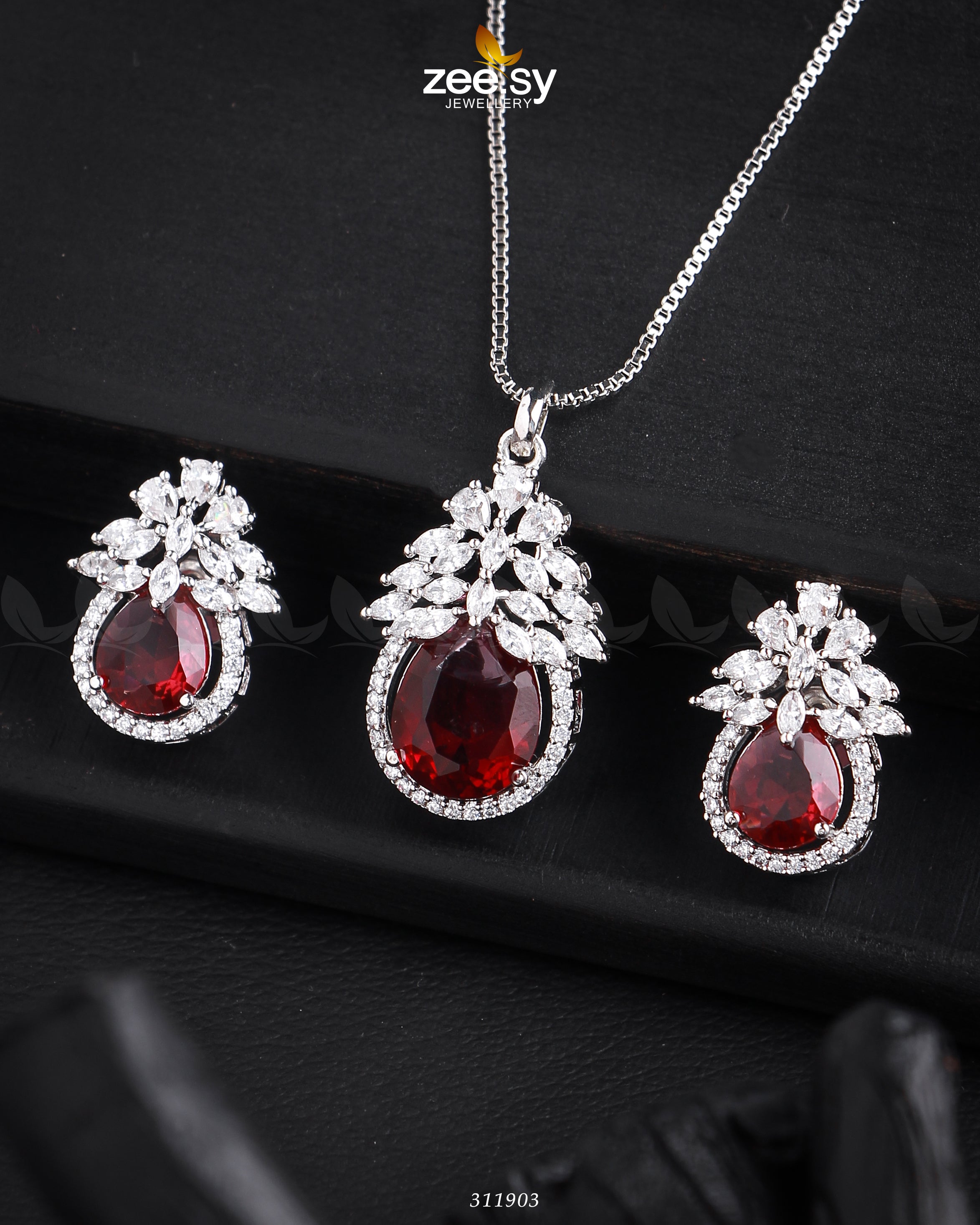 Zara's Pendant Set